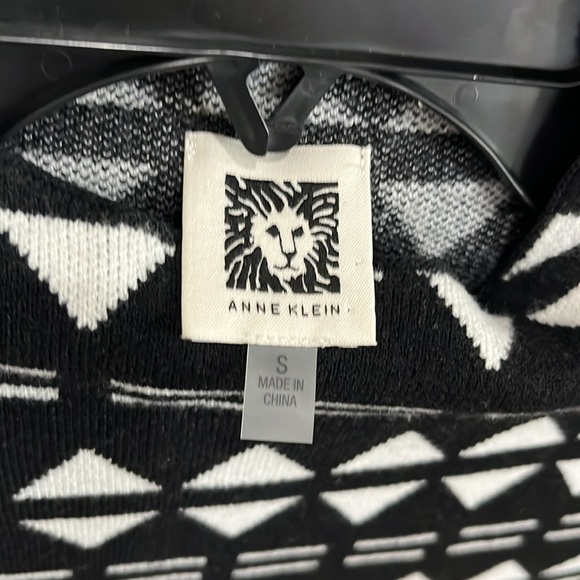 Anne Klein Women’s Mock Neck Sweater Black White Geometric Triangle Print Sz S - Picture 7 of 9